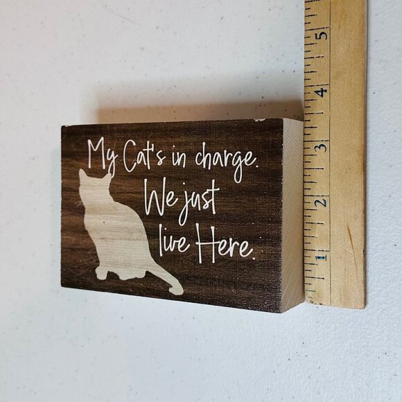 Wooden Cat Quote Sign "My Cat's In Charge. We Just Live Here." - Picture 5 of 8